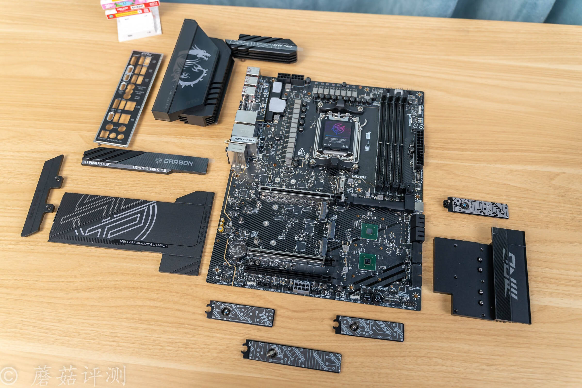 原生USB4賦能高效拓展 微星MPG X870E CARBON暗黑主板帶來顯著易用性提升